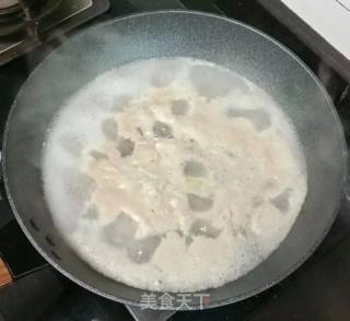玉米萝卜排骨汤的做法步骤：4