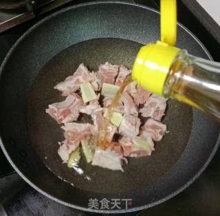 玉米萝卜排骨汤的做法步骤：3