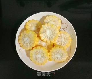 玉米萝卜排骨汤的做法步骤：1