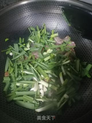 蒜苗炒腊肠的做法步骤：4