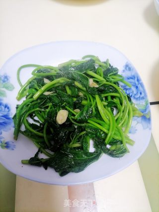 蒜香红薯叶的做法步骤：4
