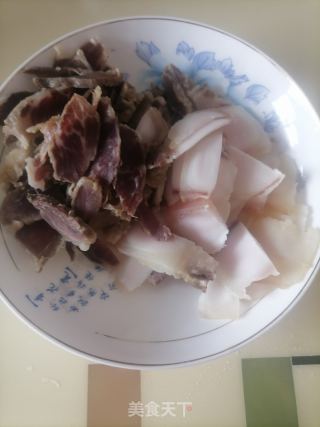 红菜苔炒腊肉的做法步骤：1