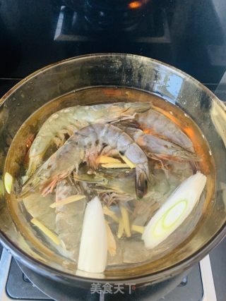 水煮大虾的做法步骤：2