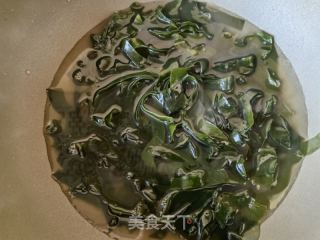香菜拌小海带的做法步骤：1