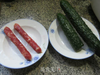 香肠炒青瓜的做法步骤：1