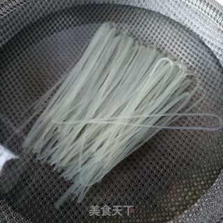 肥肠螺蛳粉的做法步骤：2