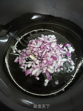 好吃到舔盘子的辣白菜香肠炒饭的做法步骤：6