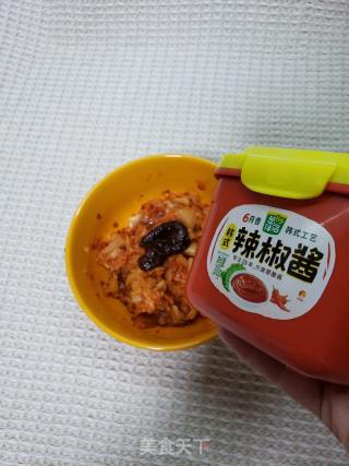 好吃到舔盘子的辣白菜香肠炒饭的做法步骤：5