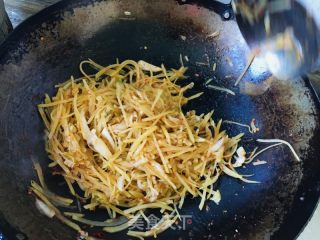 酸菜炒土豆丝的做法步骤：10