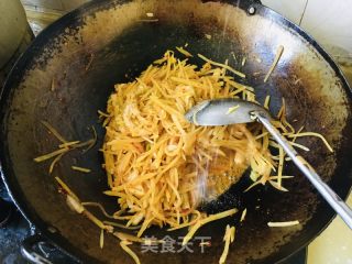 酸菜炒土豆丝的做法步骤：9