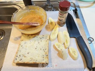 肉桂香蕉吐司的做法步骤：1