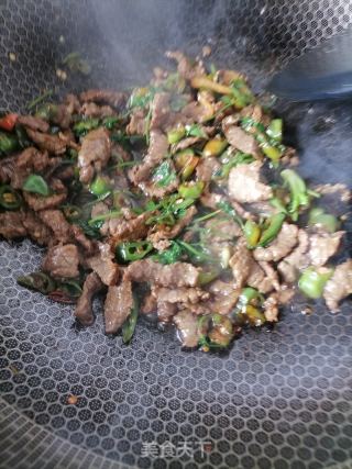 小炒牛肉的做法步骤：4