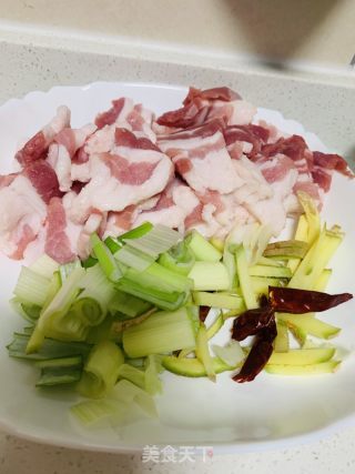 辣椒炒五花肉的做法步骤：3