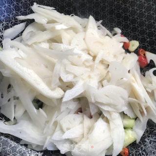 剁椒炒藕片的做法步骤：5
