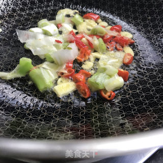 剁椒炒藕片的做法步骤：4