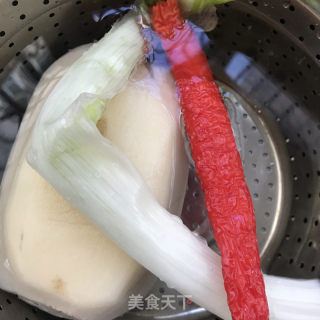 剁椒炒藕片的做法步骤：1