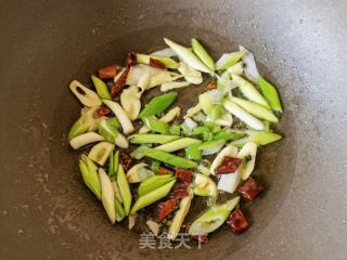 蒜苗炒羊肚的做法步骤：4