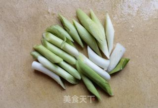 蒜苗炒羊肚的做法步骤：3