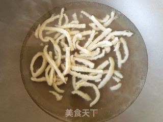 蒜苗炒羊肚的做法步骤：2