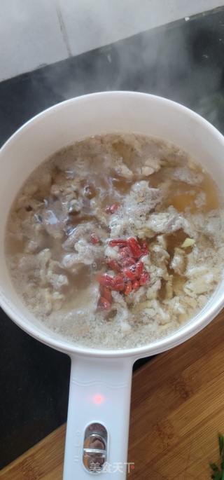 肉片杞子汤的做法步骤：7