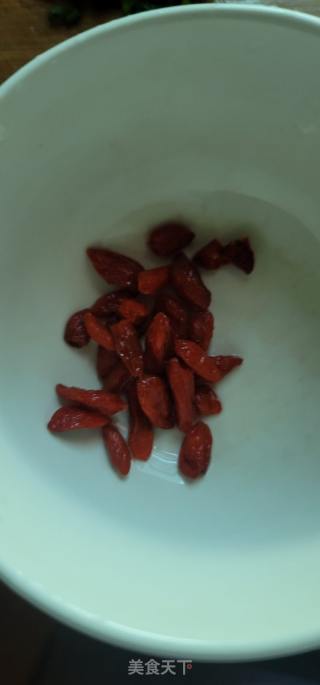 肉片杞子汤的做法步骤：4