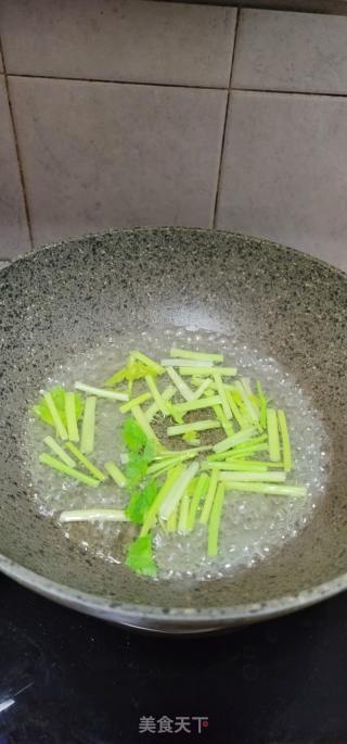 芹菜拌肉片的做法步骤：5