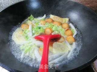 干贝烧蛋饺大白菜煮铁棍山药粉条的做法步骤：5