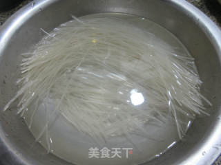 干贝烧蛋饺大白菜煮铁棍山药粉条的做法步骤：3