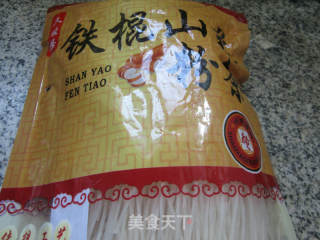 干贝烧蛋饺大白菜煮铁棍山药粉条的做法步骤：1