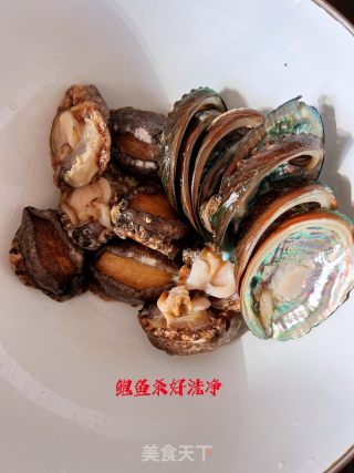蒜蓉蒸鲍鱼的做法步骤：1