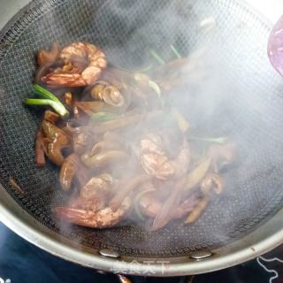 干锅肥肠虾的做法步骤：19