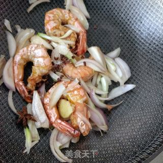 干锅肥肠虾的做法步骤：13