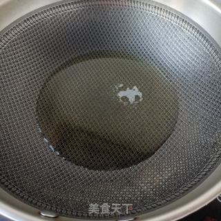 干锅肥肠虾的做法步骤：6