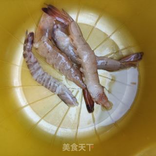 干锅肥肠虾的做法步骤：4