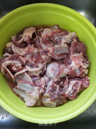 清汤羊肉的做法步骤：1