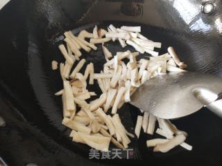 杏鲍菇炒虾仁的做法步骤：8