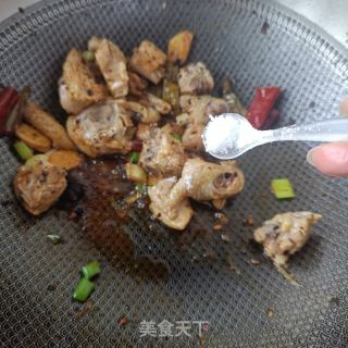 肥肠鸡的做法步骤：21