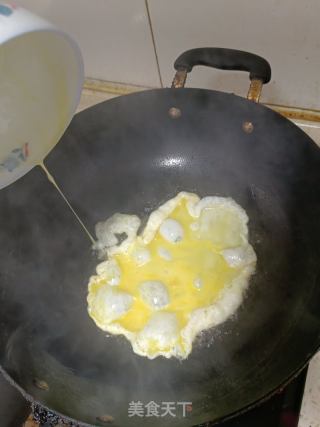 鸡蛋炒蔬菜的做法步骤：2