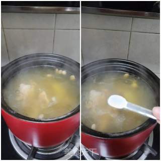 莲子山药煲橄榄猪骨汤的做法步骤：6