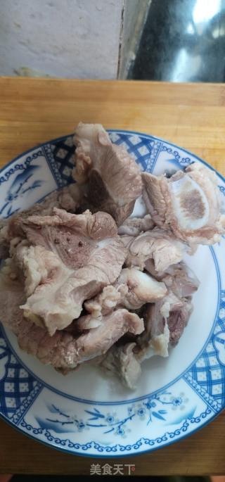 莲子山药煲橄榄猪骨汤的做法步骤：1