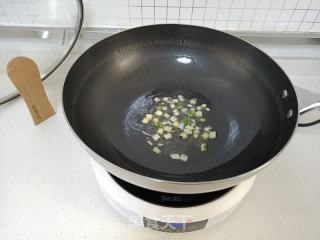 菠萝炒饭的做法步骤：2