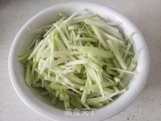 白萝卜丝肉丝卤面的做法步骤：1