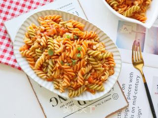 鸡丁肉酱螺丝意面的做法步骤：12