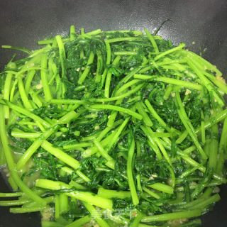 蒜蓉炒茼蒿的做法步骤：6