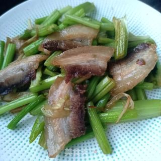 “快手小炒”回锅肉炒芹菜的做法步骤：11