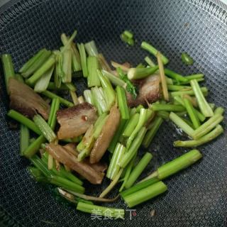 “快手小炒”回锅肉炒芹菜的做法步骤：10