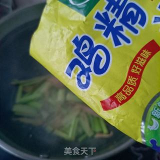 “快手小炒”回锅肉炒芹菜的做法步骤：9
