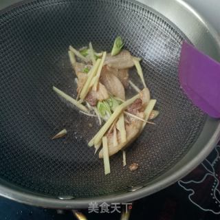 “快手小炒”回锅肉炒芹菜的做法步骤：7
