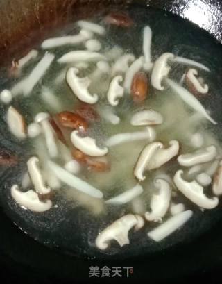 菌菇紫菜蛋花汤的做法步骤：9