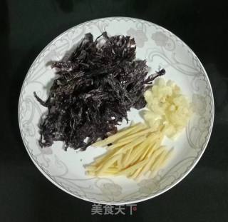 菌菇紫菜蛋花汤的做法步骤：3